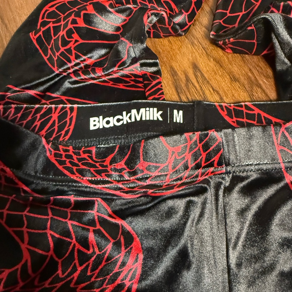 BlackMilk Red and Black Red Serpent Pattern Leggings M